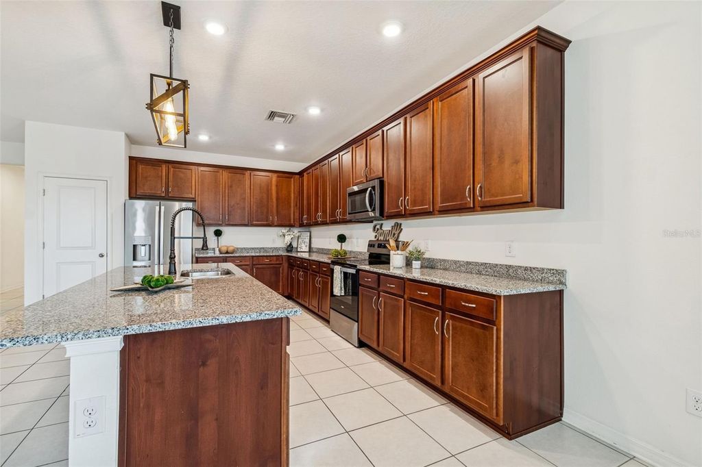 Image 15 of property listing at 4807 WINDY HAMMOCK WAY, Palmetto, FL 34221