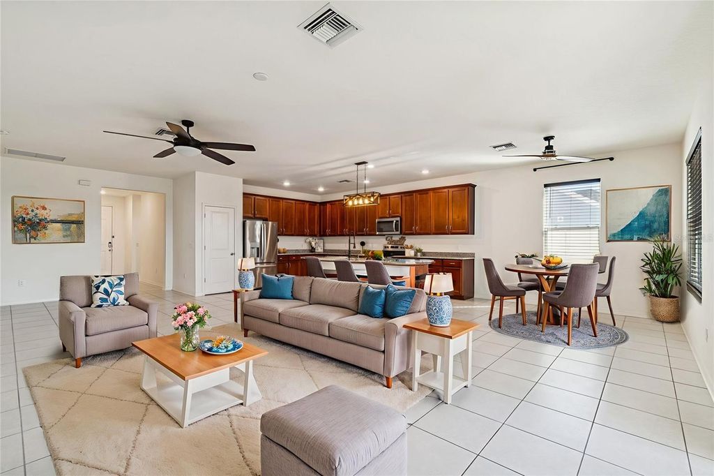 Image 8 of property listing at 4807 WINDY HAMMOCK WAY, Palmetto, FL 34221