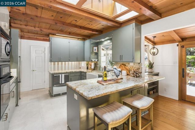 19 Valley Dr, Orinda, CA 94563