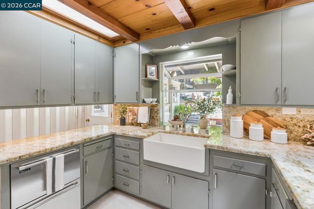 19 Valley Dr, Orinda, CA 94563
