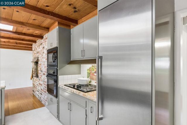 19 Valley Dr, Orinda, CA 94563