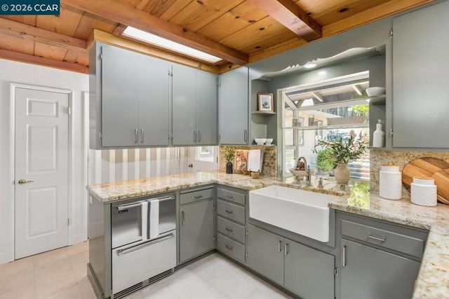 19 Valley Dr, Orinda, CA 94563