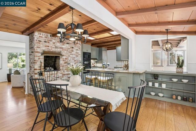 19 Valley Dr, Orinda, CA 94563