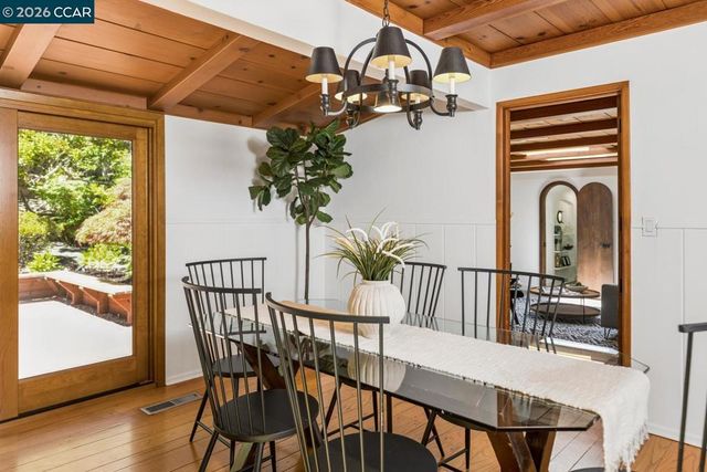 19 Valley Dr, Orinda, CA 94563