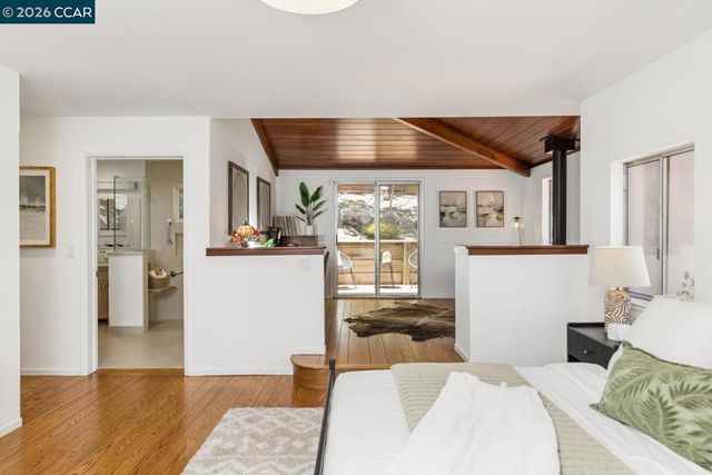19 Valley Dr, Orinda, CA 94563