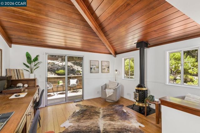 19 Valley Dr, Orinda, CA 94563