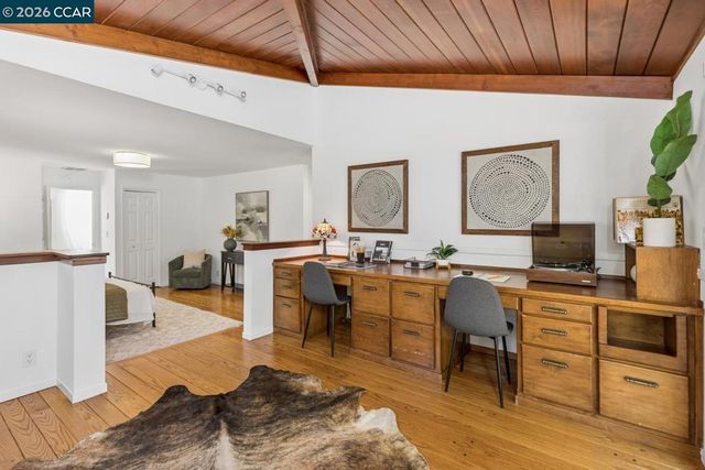 19 Valley Dr, Orinda, CA 94563