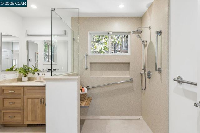 19 Valley Dr, Orinda, CA 94563