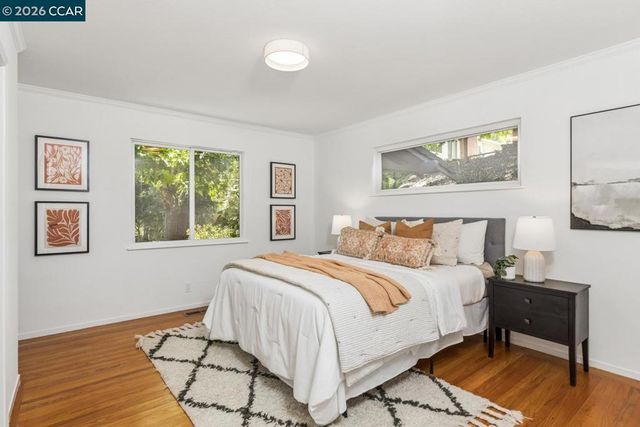 19 Valley Dr, Orinda, CA 94563