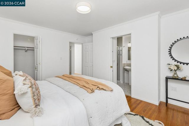 19 Valley Dr, Orinda, CA 94563