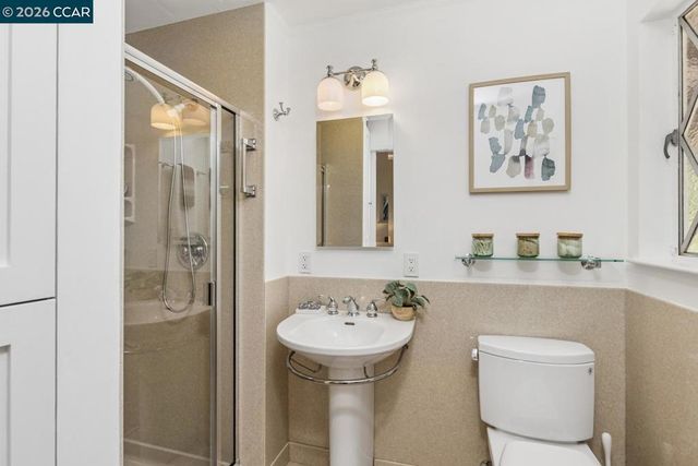 19 Valley Dr, Orinda, CA 94563