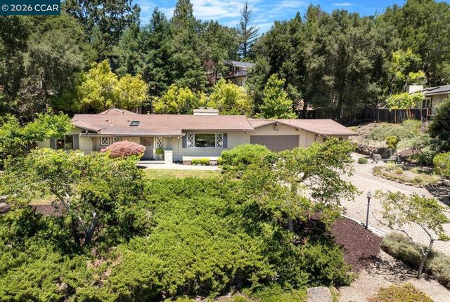 19 Valley Dr, Orinda, CA 94563