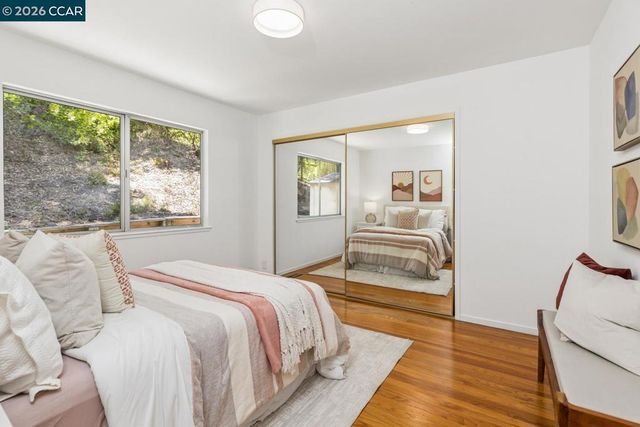 19 Valley Dr, Orinda, CA 94563