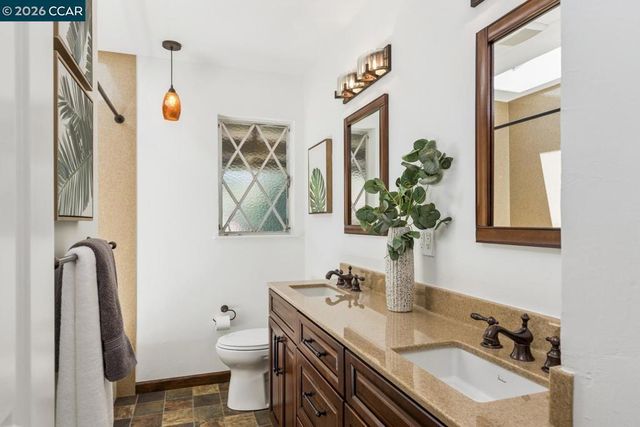 19 Valley Dr, Orinda, CA 94563