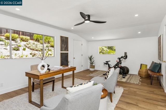 19 Valley Dr, Orinda, CA 94563