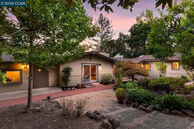 19 Valley Dr, Orinda, CA 94563