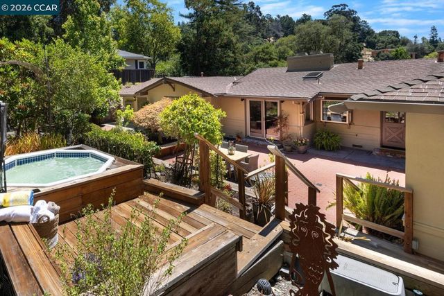 19 Valley Dr, Orinda, CA 94563