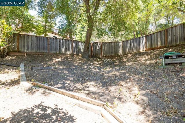 19 Valley Dr, Orinda, CA 94563