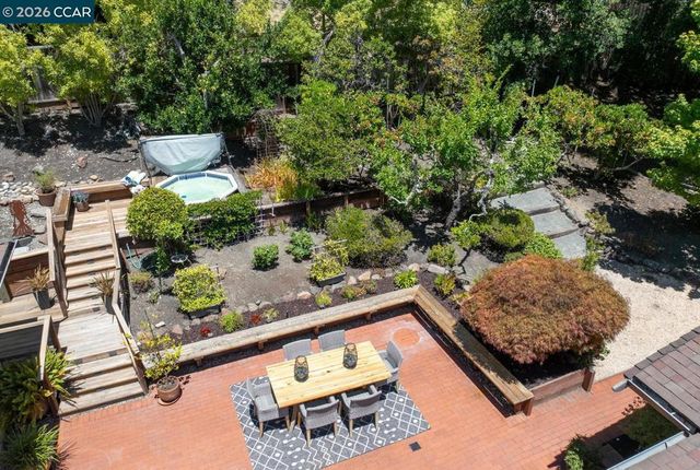 19 Valley Dr, Orinda, CA 94563