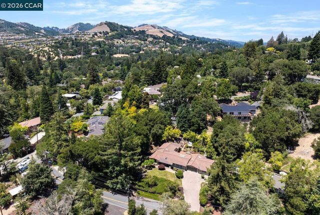 19 Valley Dr, Orinda, CA 94563