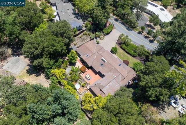 19 Valley Dr, Orinda, CA 94563
