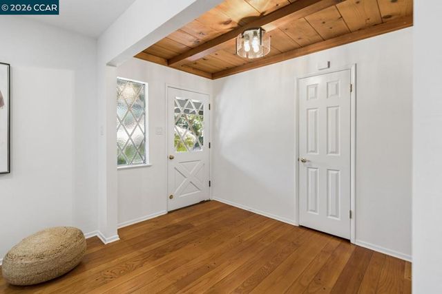 19 Valley Dr, Orinda, CA 94563