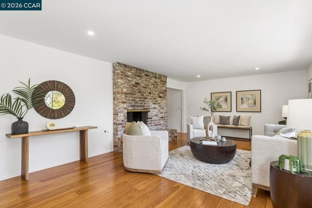 19 Valley Dr, Orinda, CA 94563