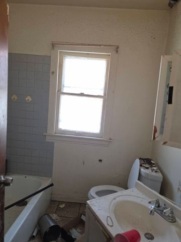 10243 S Lafayette Avenue, Chicago, IL 60628