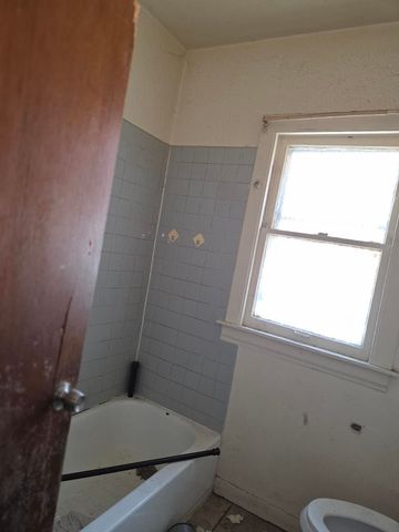 10243 S Lafayette Avenue, Chicago, IL 60628