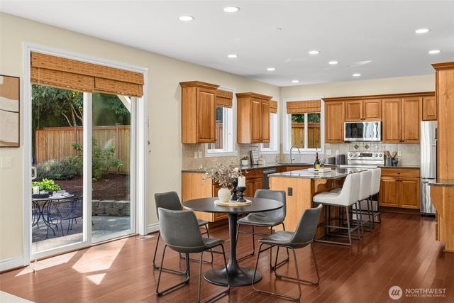 8821 SE 39th Street, Mercer Island, WA 98040