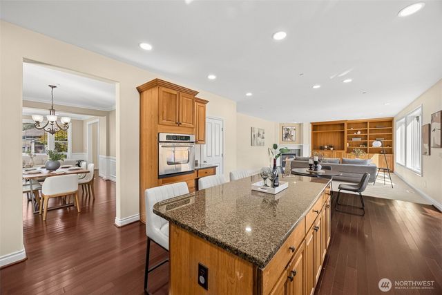 8821 SE 39th Street, Mercer Island, WA 98040