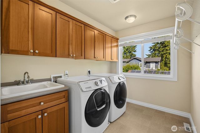 8821 SE 39th Street, Mercer Island, WA 98040