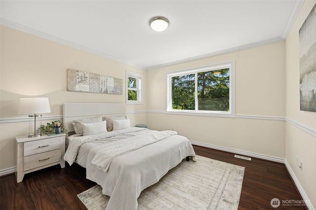 8821 SE 39th Street, Mercer Island, WA 98040
