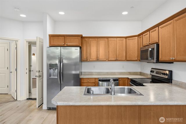 8821 SE 39th Street, Mercer Island, WA 98040
