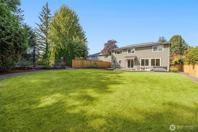 8821 SE 39th Street, Mercer Island, WA 98040