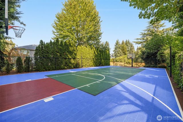 8821 SE 39th Street, Mercer Island, WA 98040