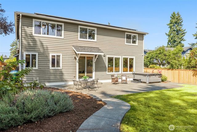 8821 SE 39th Street, Mercer Island, WA 98040