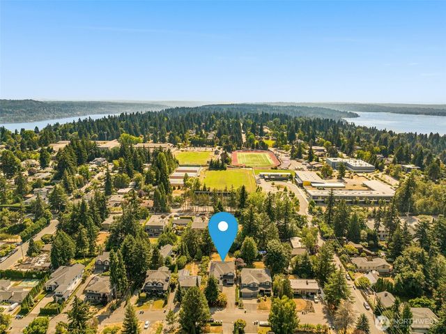 8821 SE 39th Street, Mercer Island, WA 98040