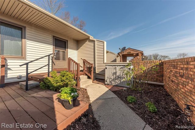 25803 Lexington Drive 4, South Lyon, MI 48178