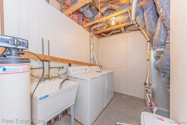 25803 Lexington Drive 4, South Lyon, MI 48178