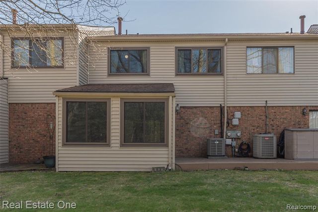 25803 Lexington Drive 4, South Lyon, MI 48178