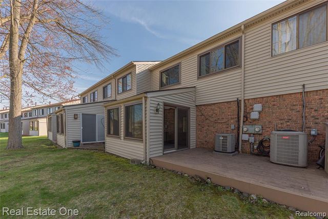 25803 Lexington Drive 4, South Lyon, MI 48178
