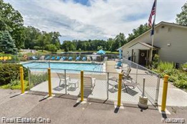 25803 Lexington Drive 4, South Lyon, MI 48178