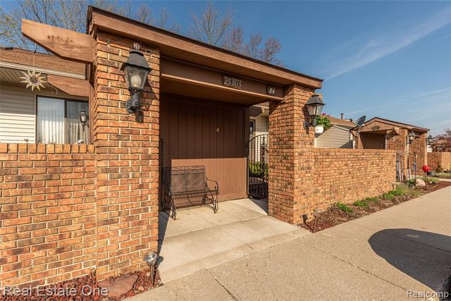 25803 Lexington Drive 4, South Lyon, MI 48178