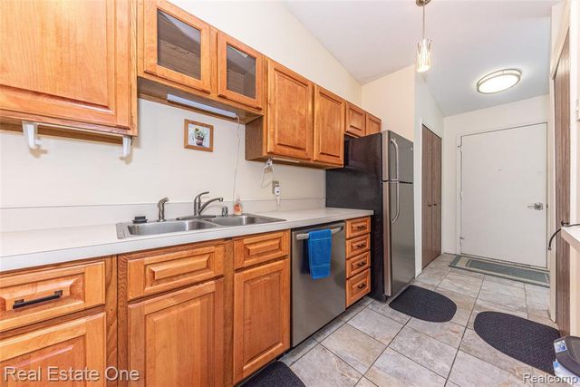 25803 Lexington Drive 4, South Lyon, MI 48178