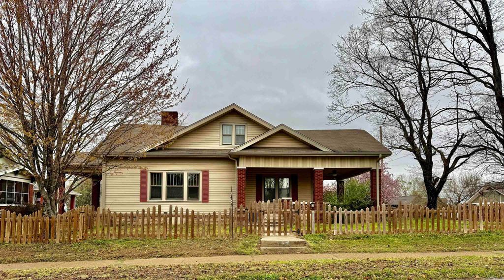 1087 E College Street, Batesville, AR 72501