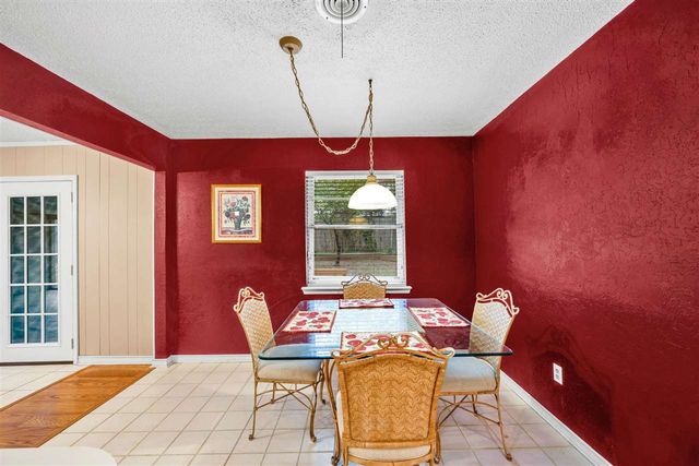 6914 NW Eisenhower Dr, Lawton, OK 73505