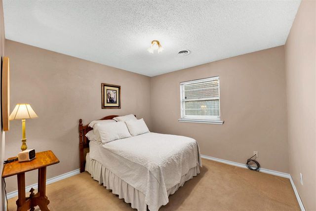 6914 NW Eisenhower Dr, Lawton, OK 73505