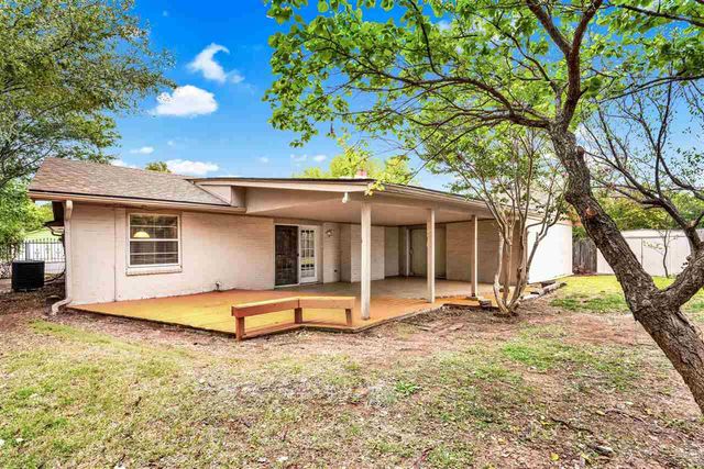 6914 NW Eisenhower Dr, Lawton, OK 73505