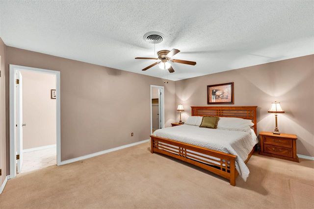 6914 NW Eisenhower Dr, Lawton, OK 73505